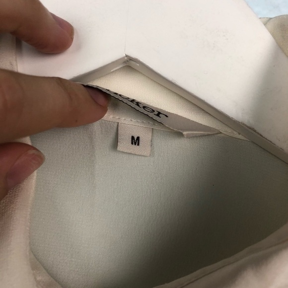 Tucker silk button down blouse with printed border - Picture 4 of 6